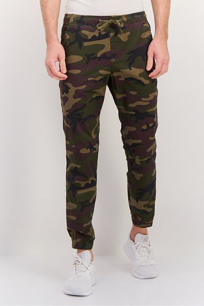 GAP Men Regular Fit Camouflage Jogger Pants, Olive Combo