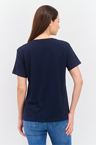 Pepe Jeans تي شيرت نسائي برسومات جرافيكية بأكمام قصيرة ورقبة دائرية، مجموعة اللون الأزرق الداكن