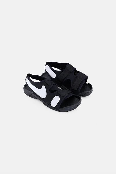 Nike صندل Sunray قابل للتعديل 6 GS بإغلاق فيلكرو للخارج للأولاد من Kids Boy، أسود