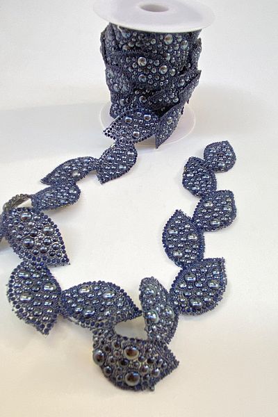 Hayalperest boncuk Iron-On Stone Strip Sconce with Leaf Motif