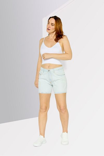 Diesel شورت جينز مغسول من D-Kirm للنساء، أزرق فاتح