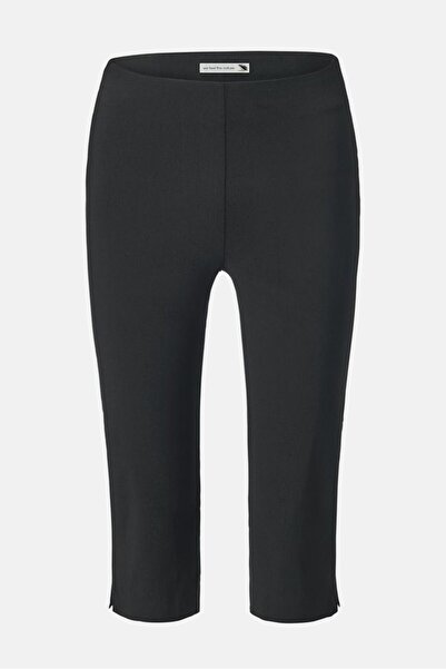 Tchibo Women Slim Fit Plain 3/4 th Capri Pants, Black