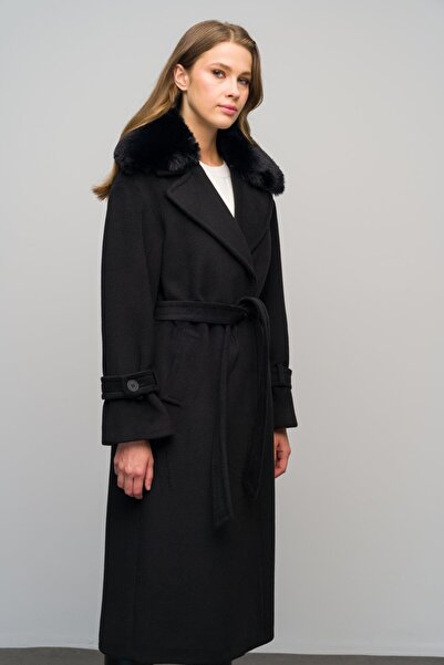 Olcay Černý oversize kabát – odepínací kožešina a nízký rukáv 3067