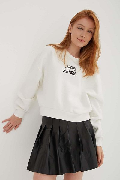 Fashion Friends Embroidered Crop Sweat Ecru