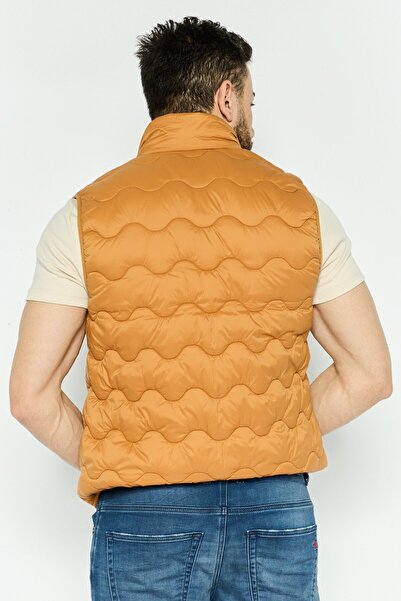 Lyle & Scott Men Quilted Print Jacket Vest, Slight Brown