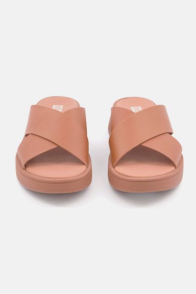 Fitflop صندل نسائي مسطح سهل الارتداء، لون بني