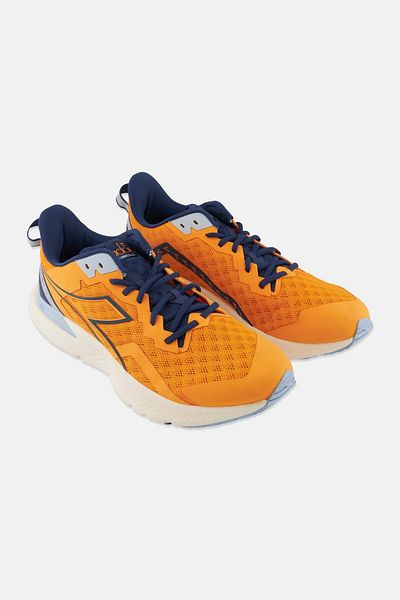 Diadora حذاء رياضي برباط من Mythos Blushield Volo 3 للرجال، برتقالي اللون