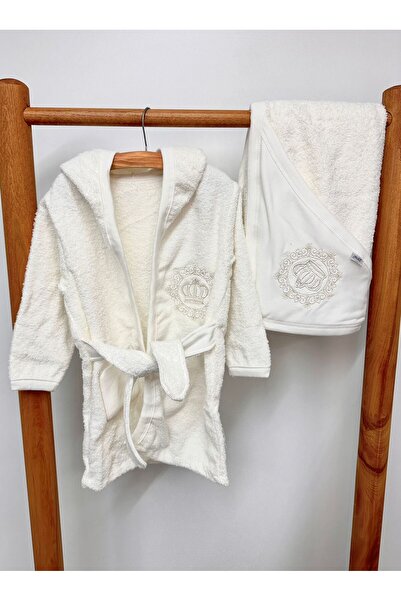 Butik %100 PAMUK BEBEK TAÇ DETAYLI  KUTULU 4 PARÇA BEYAZ HAVLU BORNOZ TERLİK ...