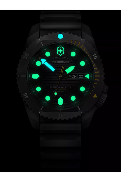 Victorinox Mens Watch 241997, Automatic, 43mm, 30ATM