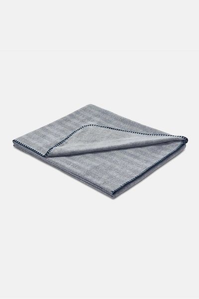 Vestio Textiling Plaid With Herringbone Pattern Blanket 150 X 200 Cm, Navy And Grey