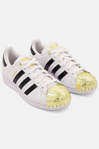 adidas حذاء كاجوال نسائي سوبر ستار بمقدمة معدنية ورباط، مجموعة باللون الأبيض