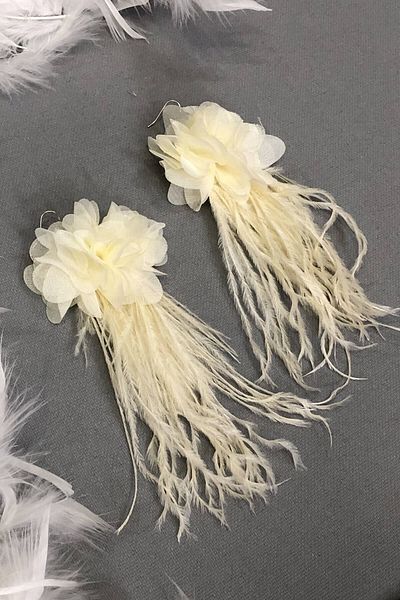 Hayalperest boncuk Cream Floral Feather Earrings