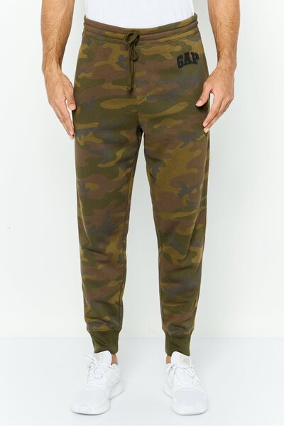 GAP بنطال رياضي رجالي بقصة عادية بنقشة التمويه، متعدد الألوان