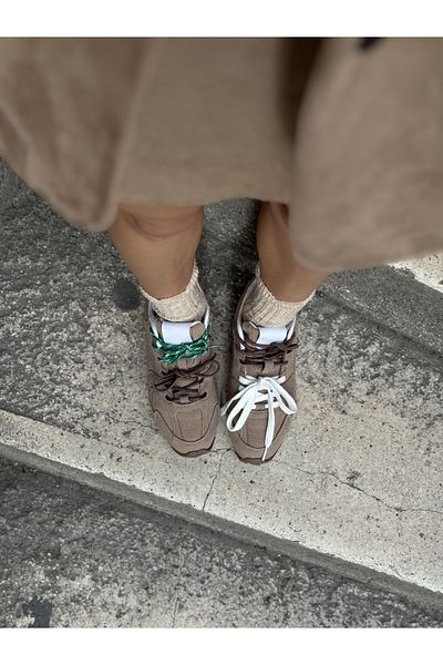NİŞANTAŞI SHOES Dámská šněrovací sportovní obuv Bellini tmavě béžová semišová plochá podrážka