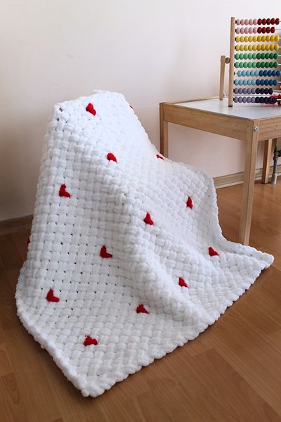 Alize White Baby Blanket with Puffy Red Heart