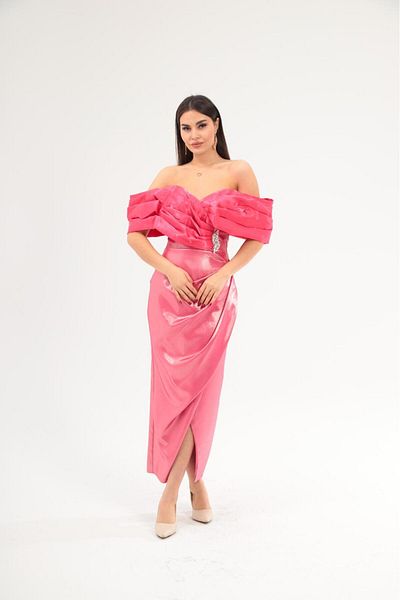 Robes Γυναικείο κολάρο Madonna Ασύμμετρη πλισέ και πέτρινη καρφίτσα Λεπτομερές κομψό βραδινό φόρεμα