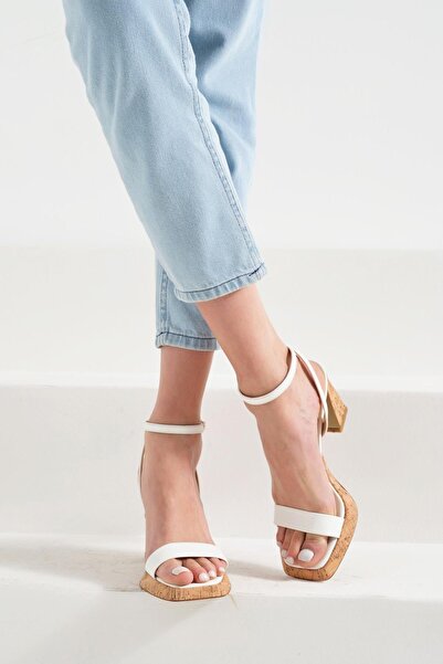 Beyond Pantofi de lalele albi (platformă) - Curea la gleznă Tocuri Hunter din piele Baby Bottom 10,5 cm