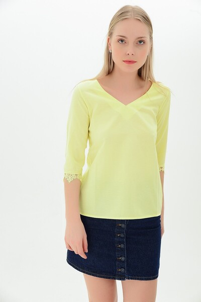 Cotton Mood 9109314 بلوزة بياقة على شكل حرف V مع أكمام من الدانتيل والتول ورب...