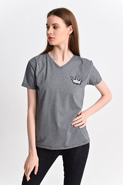 Cotton Mood 9282822 Single Jersey Short Sleeve V-Neck Blouse with Crown Stone on the Chest Fume