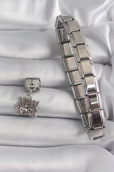 Clariss 316L Steel Silver Color Dangle New York Lettering Model Nomination Charm