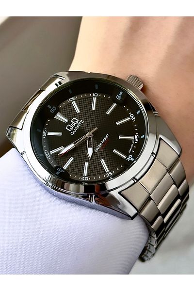 Q&Q Men's Retro Metal Cord Wrist Watch