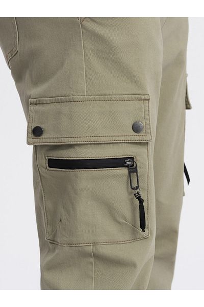 OMBRE Ανδρικό παντελόνι JOGGER με τσέπες cargo με φερμουάρ - χακί V1 OM-PAJO-0125 S