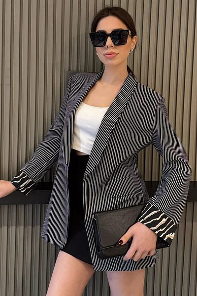 GÜLSELİ Черно дамско сако с райета и ръкави