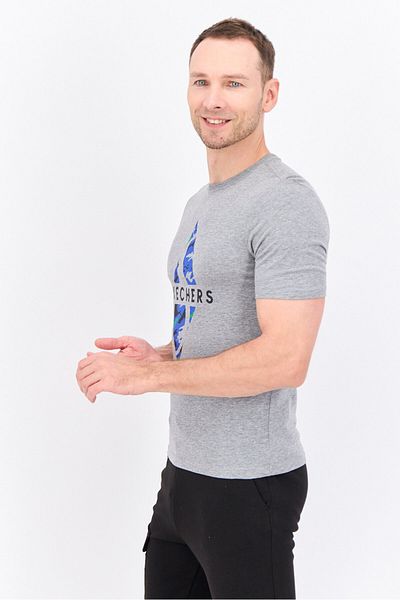 SKECHERS Men Sportswear Fit Short Sleeves Camo Training T-shirt, Light Grey