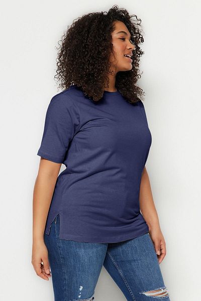 Trendyol Curve Blaues Petrol Boyfriend-T-Shirt mit Rundhalsausschnitt und Schlitz aus 100 % gestrickter Baumwolle TBBSS22BF0031