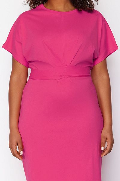 Trendyol Curve Rosa Maxi-/Langstrickkleid – 100 % Baumwolle mit geradem Schnitt, Bindedetail und Schlitz, Übergröße TBBSS22EL1640