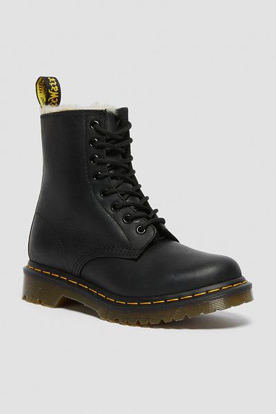 Dr. Martens Stilvolle Schuhe mit Modellnummer 1460