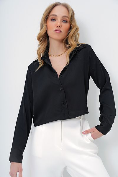 Trend Alaçatı Stili Schwarzes Satin-Crop-Shirt für Damen ALC-X13497