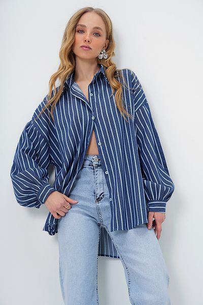 Trend Alaçatı Stili Marineblaues, gestreiftes, übergroßes Popeline-Hemd für Damen ALC-X13513