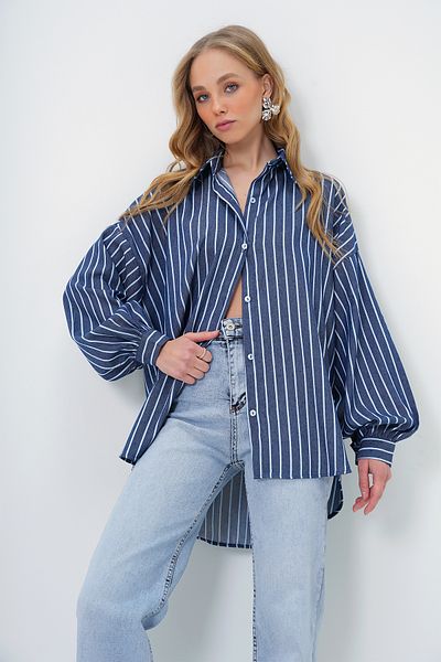 Trend Alaçatı Stili Marineblaues, gestreiftes, übergroßes Popeline-Hemd für Damen ALC-X13513