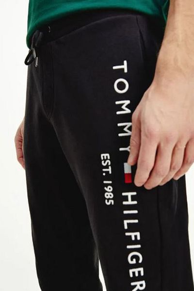 Tommy Hilfiger Logo-ul mărcii pentru bărbați, bumbac organic, cu șireturi, talie elastică, două buzunare laterale, trening negru cu buzunar la spate
