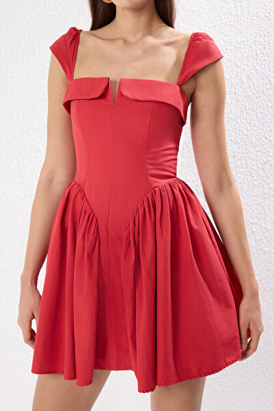 Trendyol Collection Piros gombos poplin rövid estélyi ruha éjszakai ballagási ruha TPRSS25EL00174