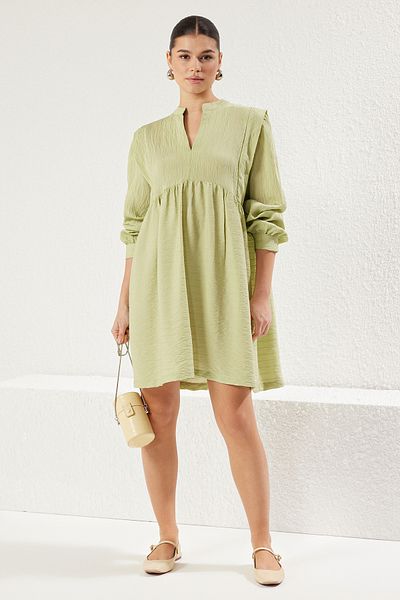 Trendyol Collection Πράσινο Μίνι υφαντό φόρεμα με λαιμόκοψη σε ίσιο χαλαρό κόψιμο TWOSS25EL00049