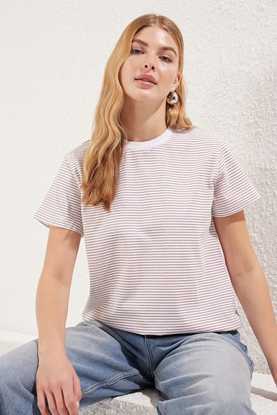 Trendyol Collection Плетена тениска с кръгло деколте и норки в цвят екрю Premium Basic Regular/Normal Fit Twoss23Ts00043