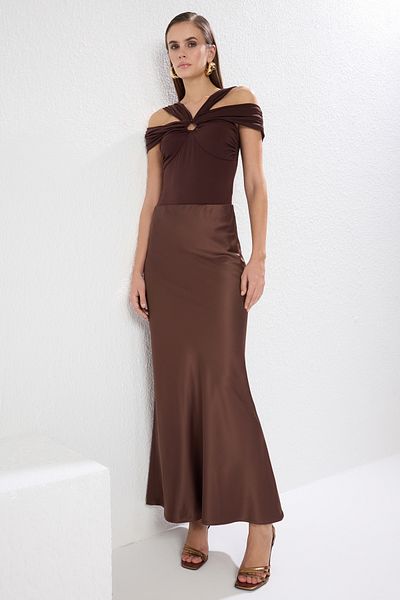 Trendyol Collection Bronzefarbener, gewebter, langer, stilvoller Rock aus Satin TPRSS25ET00005