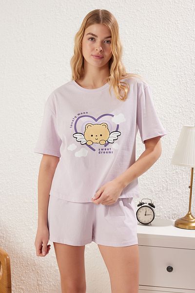 Trendyol Collection Fliederfarbenes, bedrucktes Strick-Pyjama-Set aus 100 % Baumwolle THMSS25PT00198