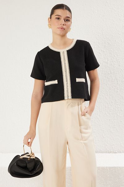 Trendyol Collection Schwarze Farbblock-Strickbluse aus Tweed mit normaler/normaler Passform TWOSS25BZ00018
