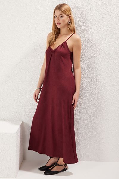 Trendyol Collection Rochie maxi în linie A cu textura flexibilă Burgundy - Bretele, TWOSS25EL00111