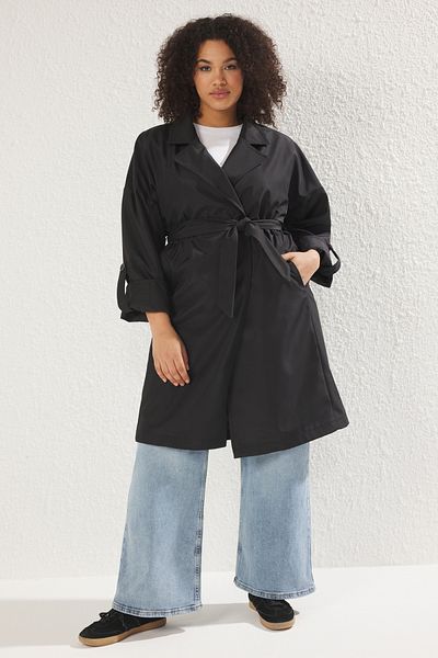 Trendyol Curve Schwarzer langer, übergroßer Trenchcoat TBBSS25BM00001