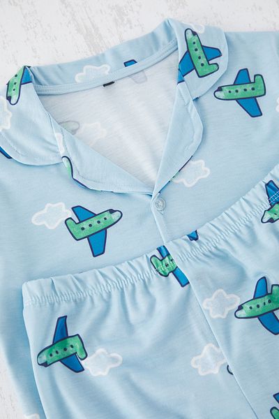 TRENDYOLKIDS Set de pijamale tricotate cu guler de cămașă cu imprimeu cu avion pentru băiat albastru TKDSS25PT00003
