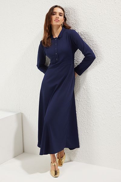 Trendyol Modest Pletené krepové šaty s pololímečkem v námořnické modré TCTSS25EB00040