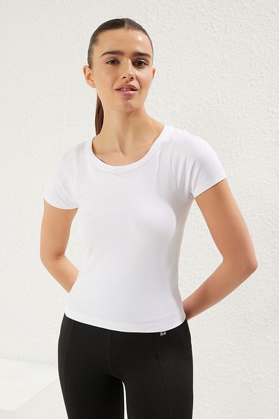 Trendyol Collection Λευκό πλεκτό αθλητικό μπλουζάκι χωρίς ραφές - THMSS25TS00000