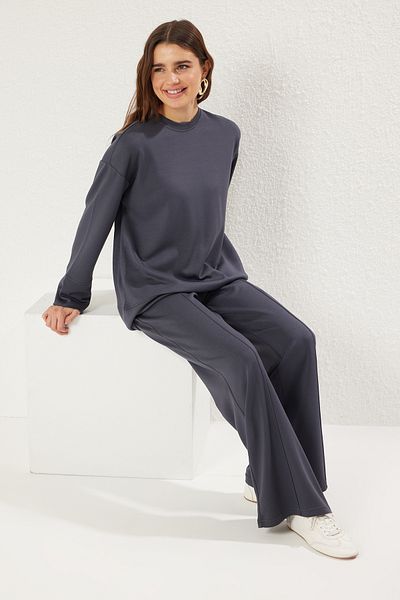Trendyol Modest Anthrazitfarbenes, weich strukturiertes, garniertes, gerades Trainingsanzug-Set TCTSS25EN00005