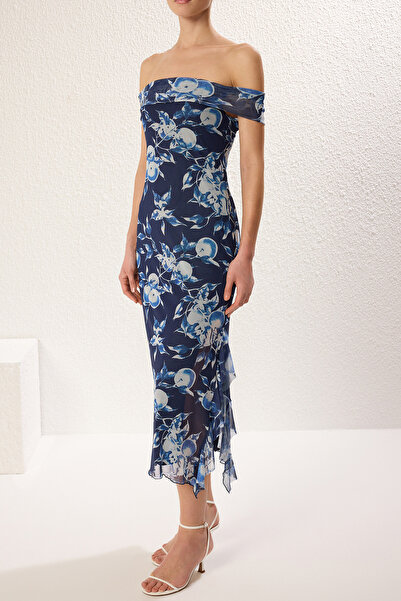 Trendyol Collection Rochie tricotată maxi, cu căptușeală din tul albastru, cu imprimeu floral, guler Carmen, cu volane, TWOSS25EL00074