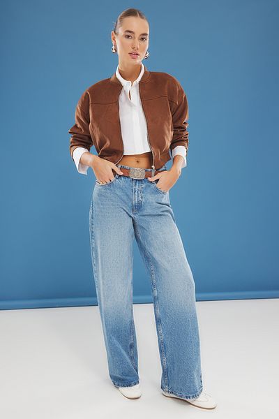 Trendyol Collection Übergroße Bomberjacke aus braunem Wildleder – TWOSS24MO00048