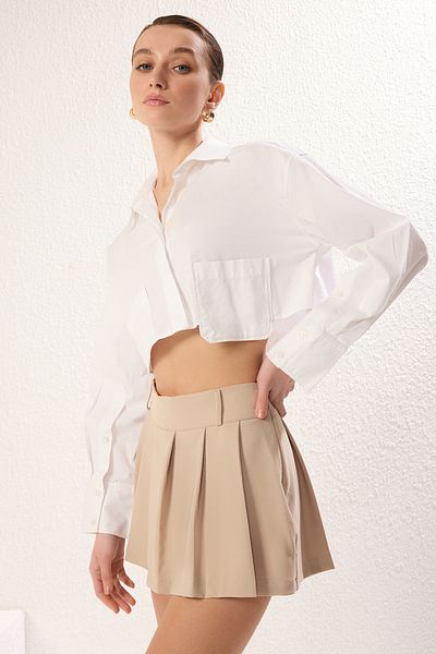 Trendyol Collection Nerzfarbene, plissierte Super-Mini-Shorts mit gewebtem Saum und mittlerer Taille TWOAW25SR00038